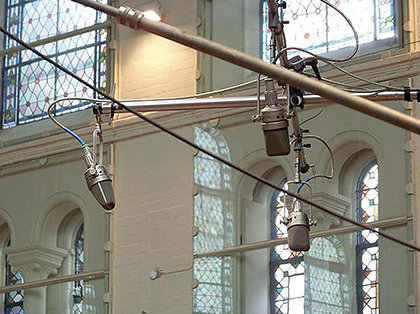 Конфигурация Decca Tree из микрофонов Neumann M50’s для записи оркестра в лондонской Air Studio 1